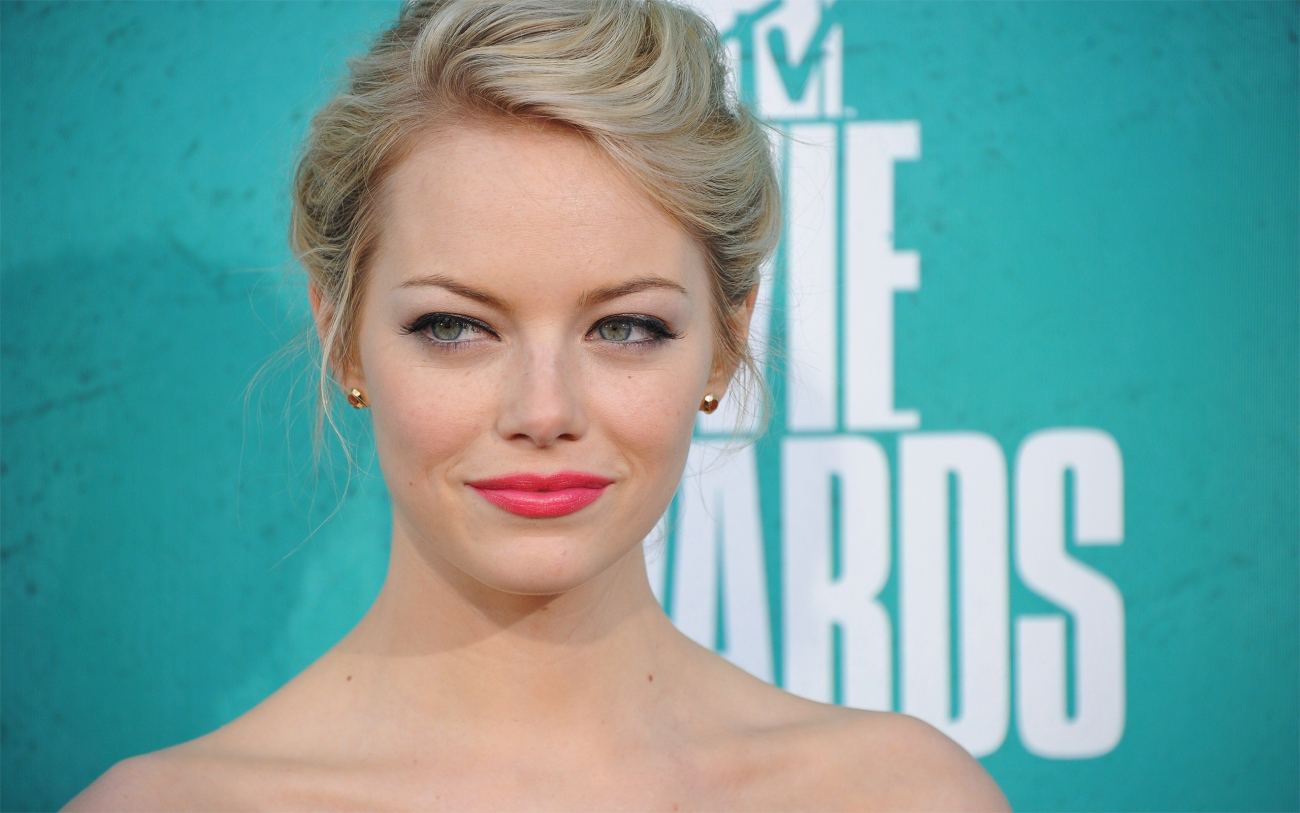 Beautiful Emma Stone in Pink Lips HD Wallpapers