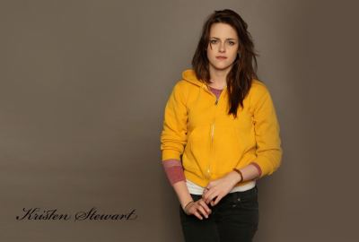 Kristen Stewart Beautiful Hollywood Actress in Yellow