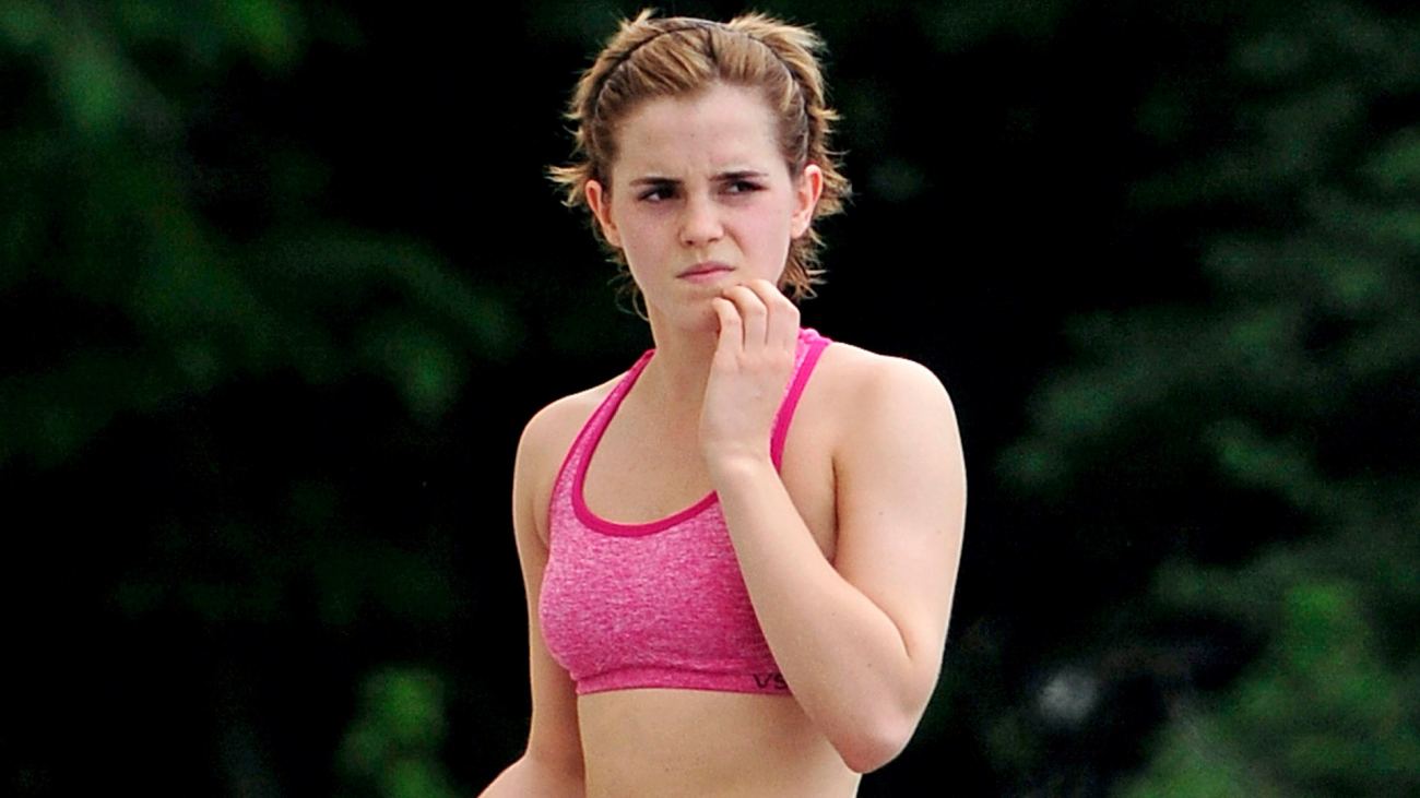 Sexy Look of Emma Watson in Sports Bra Photo