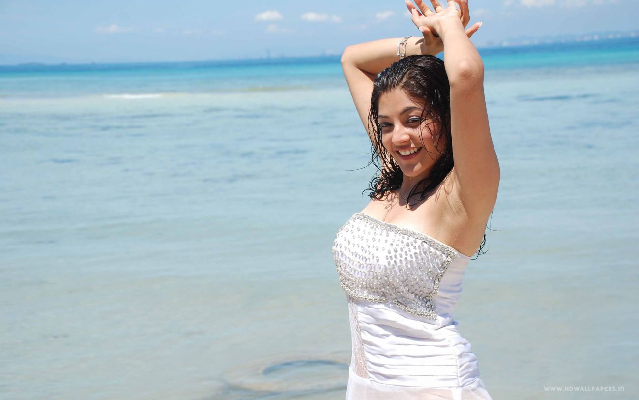 Actress Kajal Aggarwal Sea Beach Wallpaper