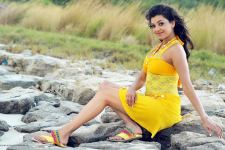 Kajal Aggarwal Yellow Sleeveless Mini Dress Wallpaper