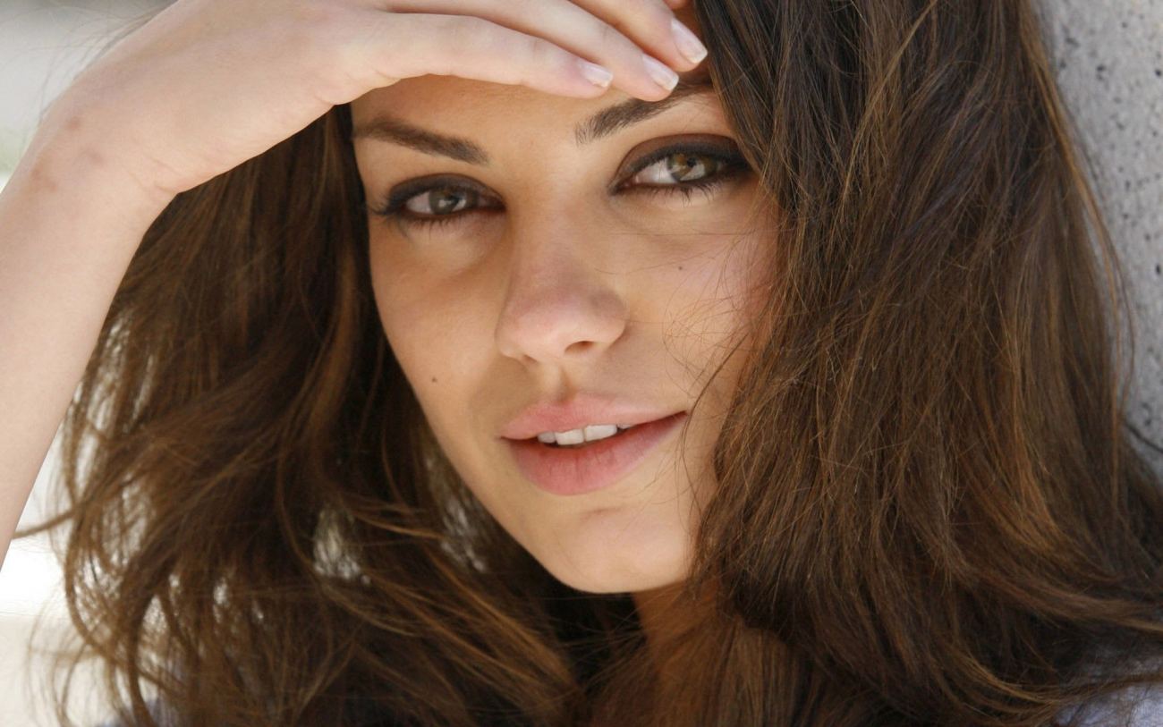 Actress Mila Kunis Hd Wallpaper