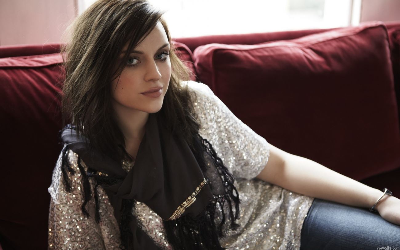 Lovely Amy Macdonald HD Wide Wallpaper