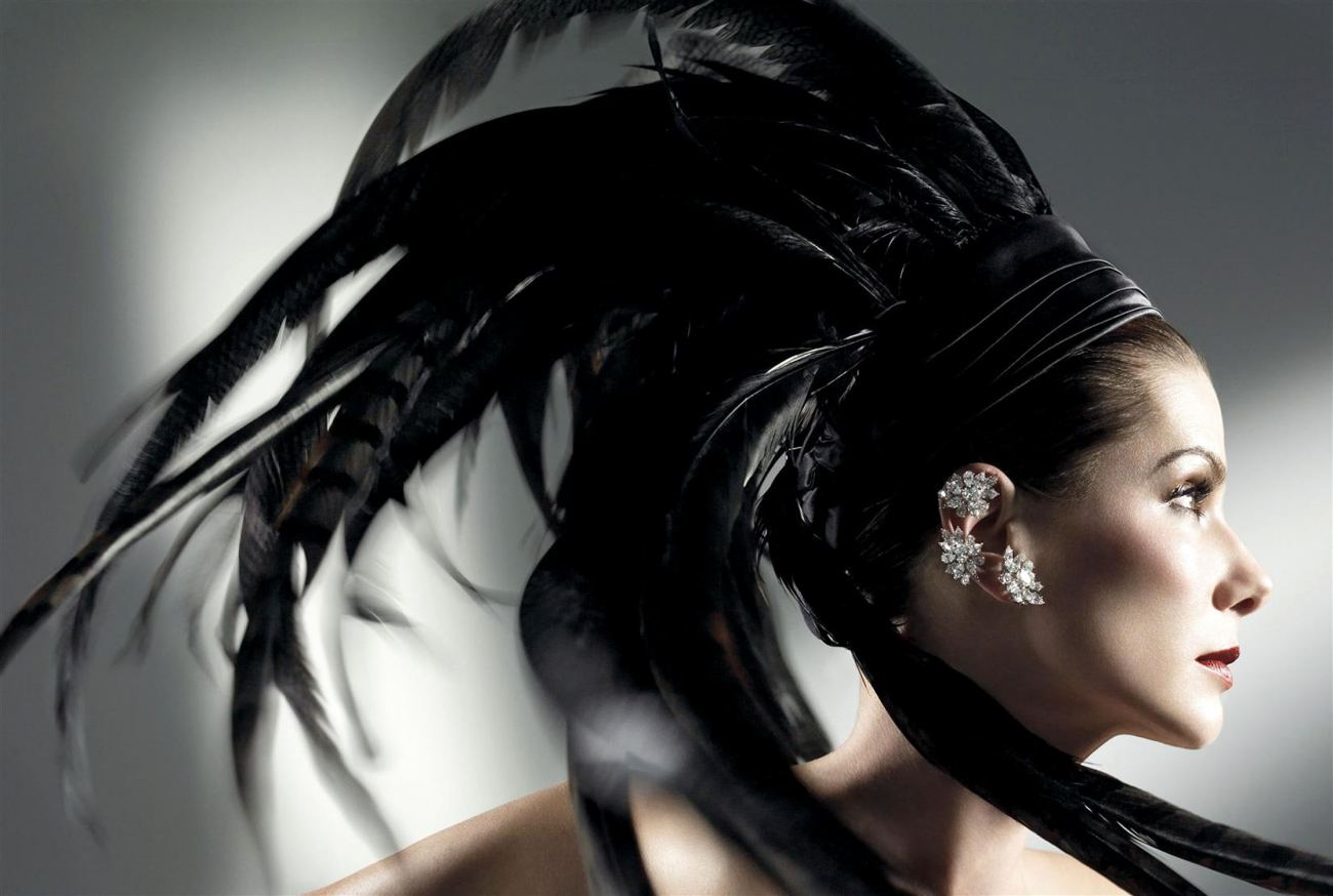Actress Sandra Bullock Feather Crown Wallpaper