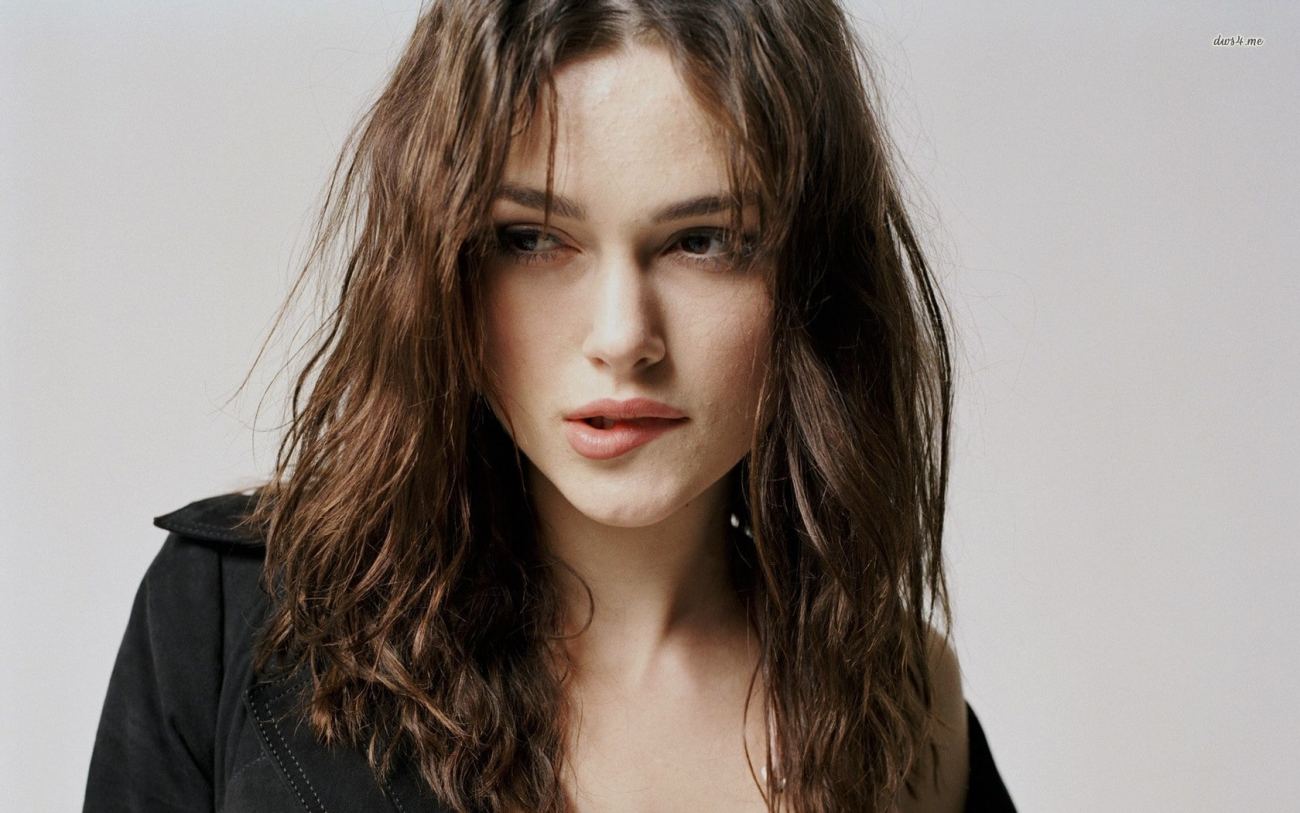 Keira Knightley Biting Lips Wallpaper