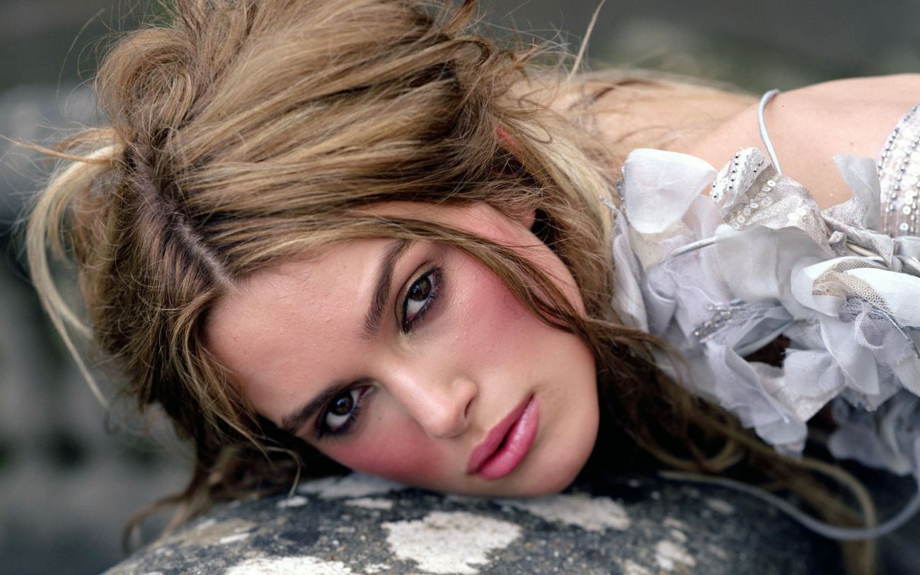 Keira Knightley Brunette Actress Wallpaper