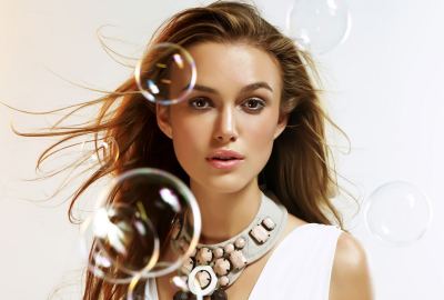 Keira Knightley Bubbles Wallpaper