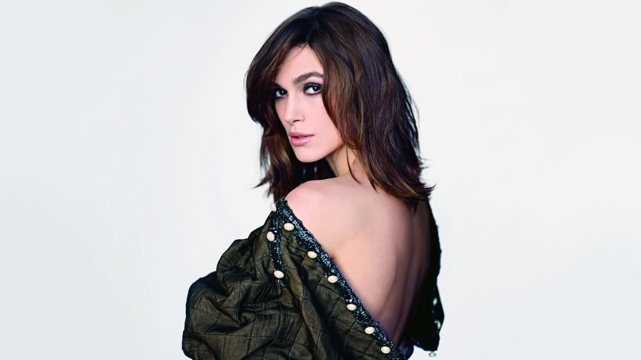 Keira Knightley Looking at Camera Wallpaper