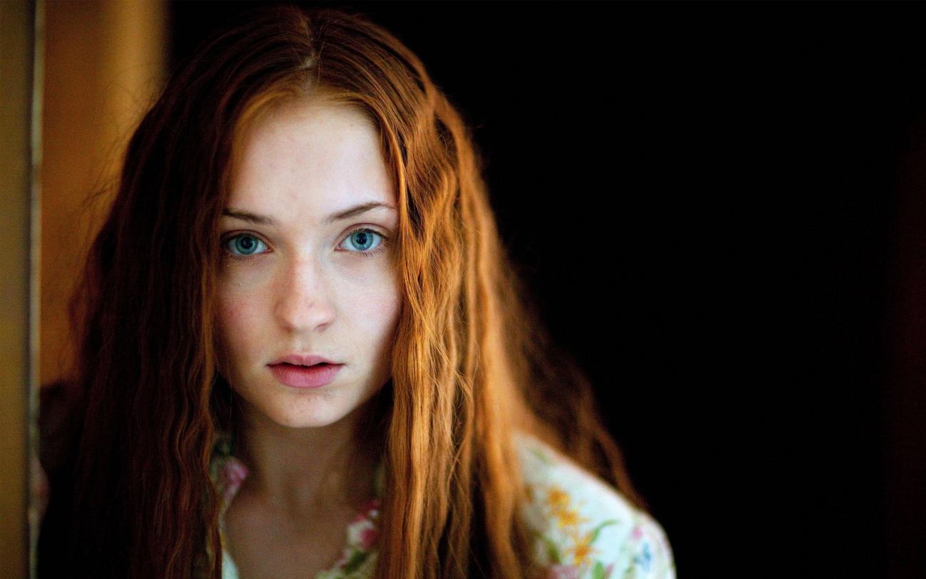 Long Hair Face Sophie Turner Wallpaper