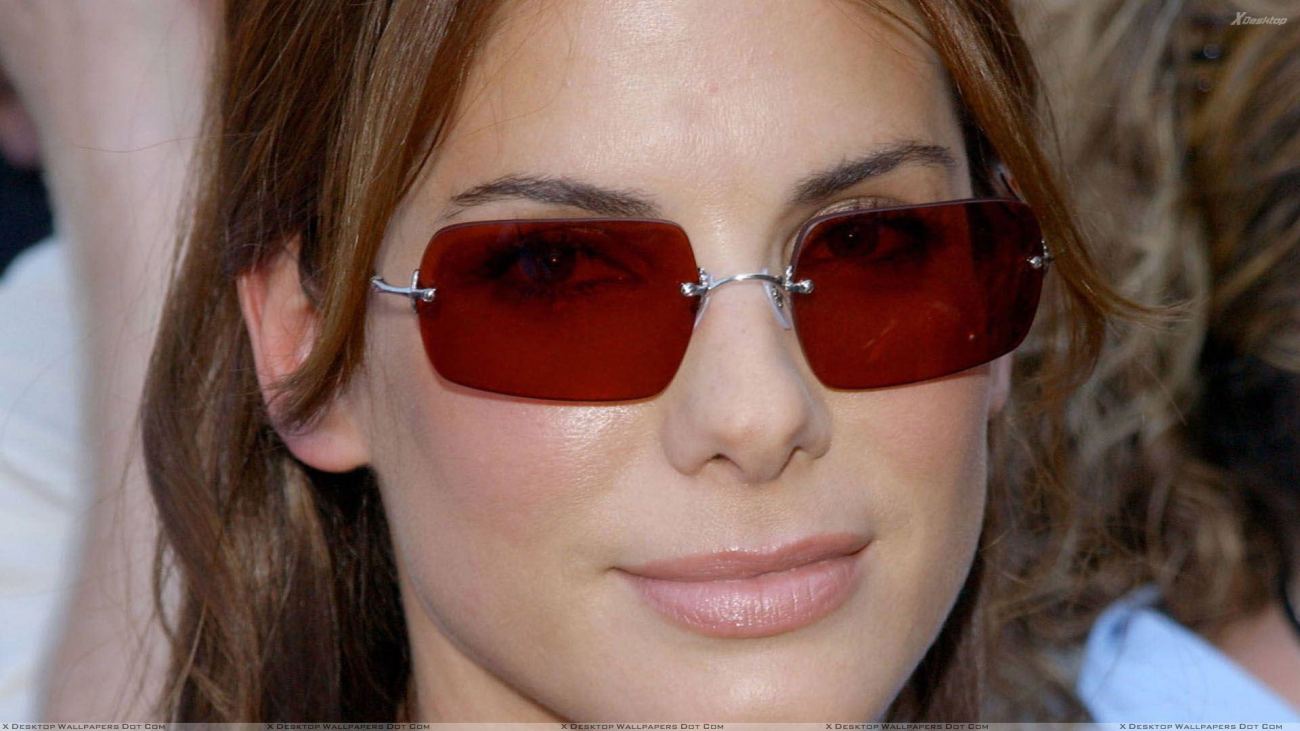 Sandra Bullock in Glasses Wallpaper