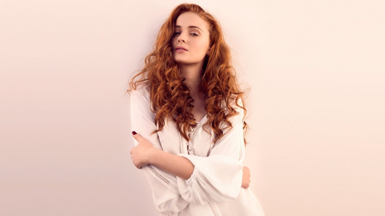 Sensual Sophie Turner Wallpaper
