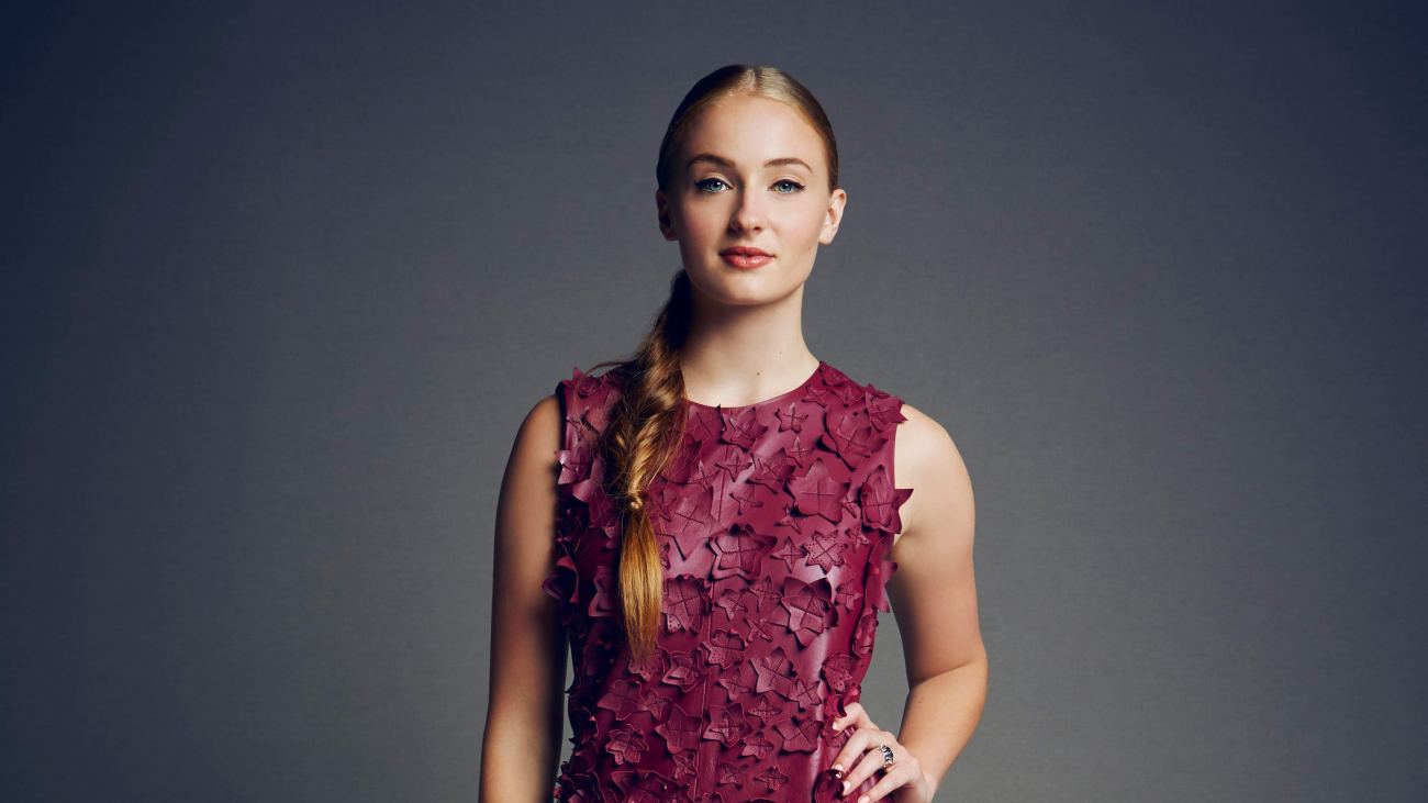 Sophie Turner Looking Gorgeous Wallpaper