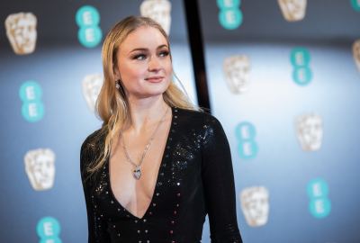 Sophie Turner Showing Cleavage Wallpaper