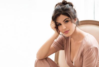 Elnaaz Norouzi Model International Actress Sexy Photoshoot