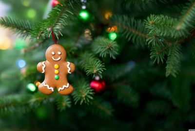 Gingerbread Man in Christmas Tree Wallpaper