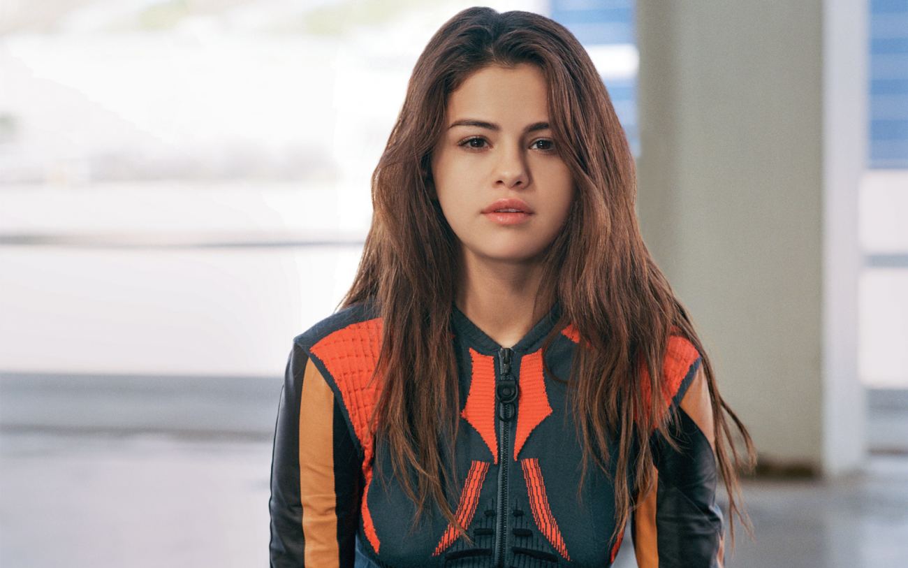 Selena Gomez Ultra HD Photoshot Wallpaper