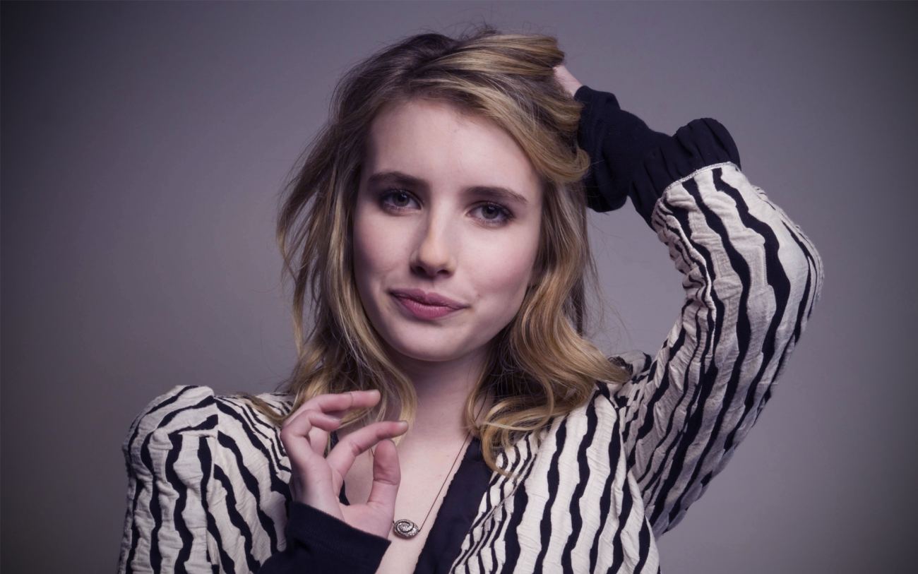 Stunning Emma Roberts HD Widescreen Wallpaper