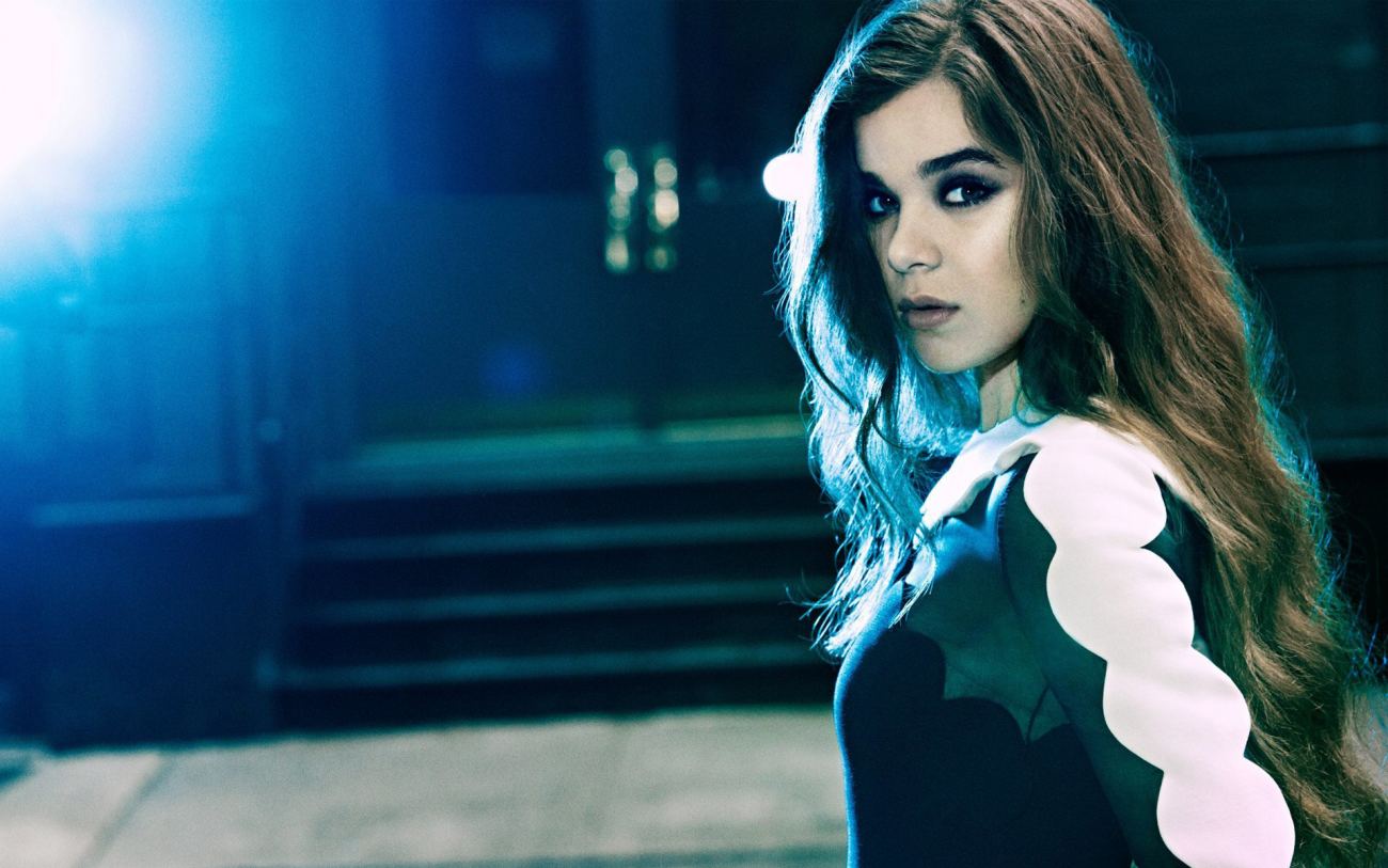 Stunning Hailee Steinfeld Phtoshot Actress HD Wallpaper