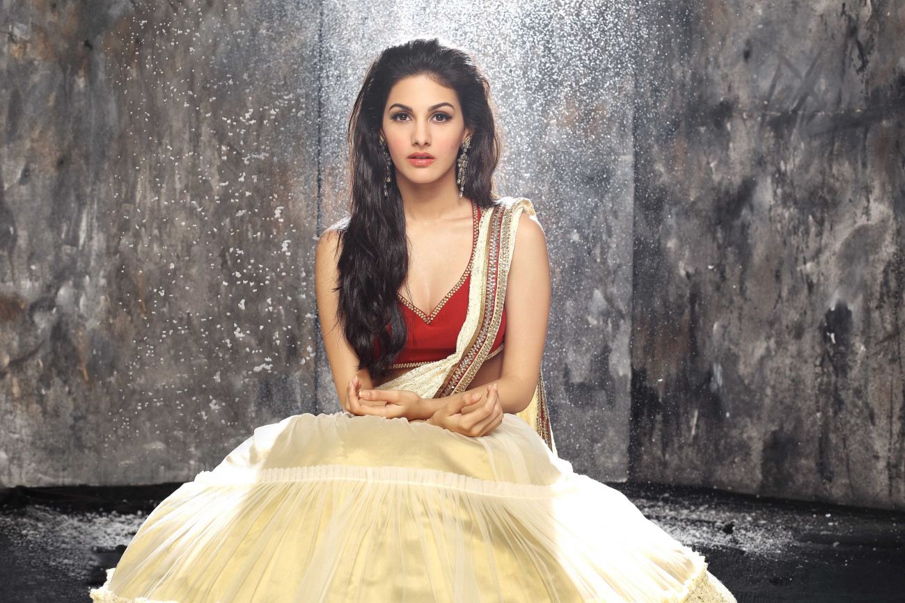 Bollywood Actress Amyra Dastur 5k HD Wallpaper