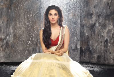 Bollywood Actress Amyra Dastur 5k HD Wallpaper