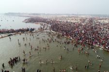 Devotees Taking Dip in Holy Ganga During Snana Parv