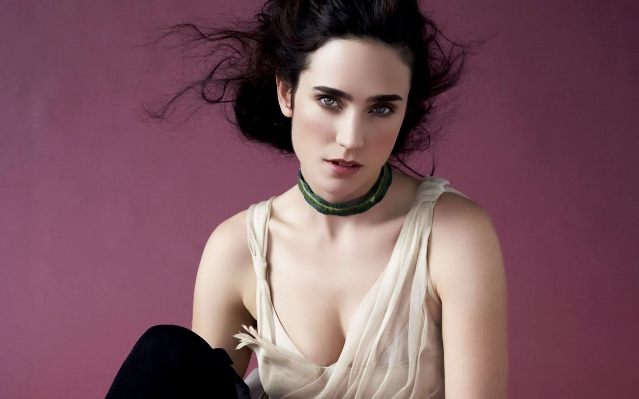 Jennifer Connelly White Sleeveless Top and Green Collar Necklace Wallpaper
